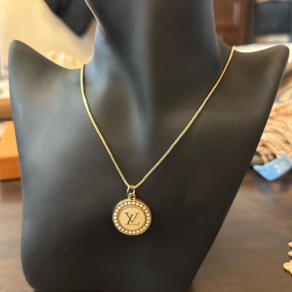 Louis Vuitton Jewelry - Gold and Cream Pendant Necklace